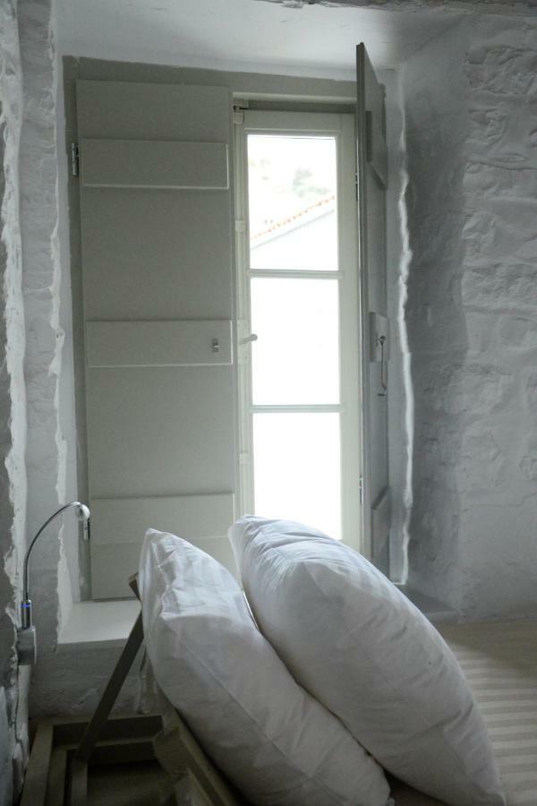 Ecloge, Hydra Island *