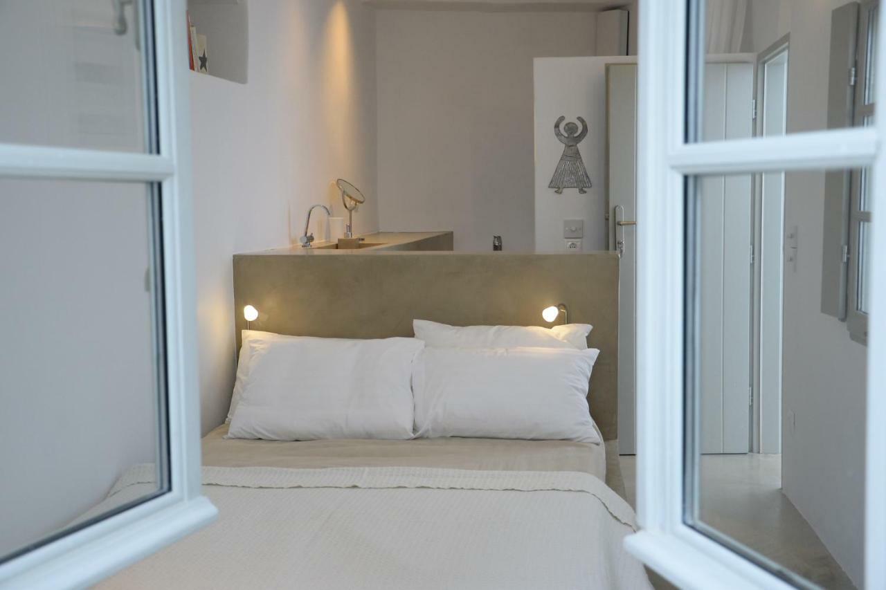 Ecloge, Hydra Island *