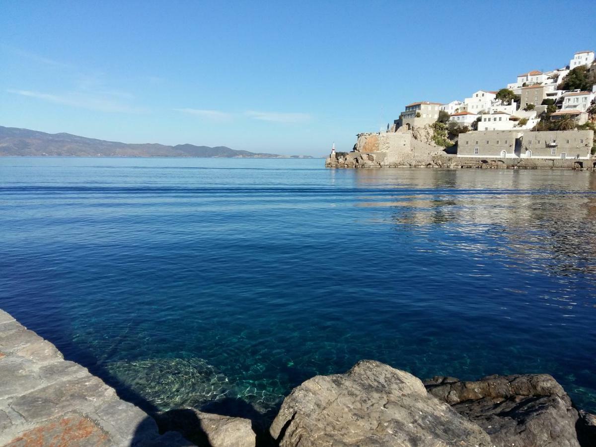 Ecloge, Hydra Island Vila *