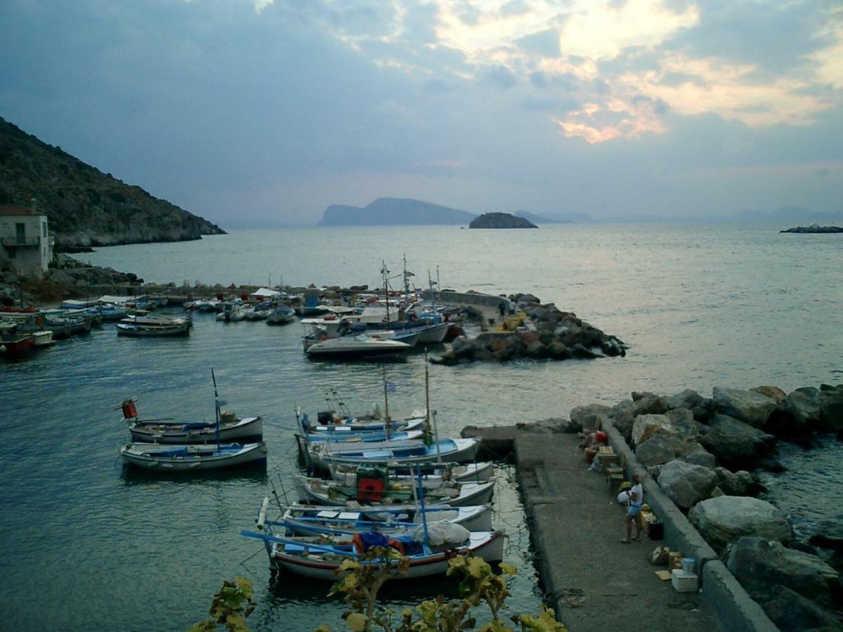Ecloge, Hydra Island Vila