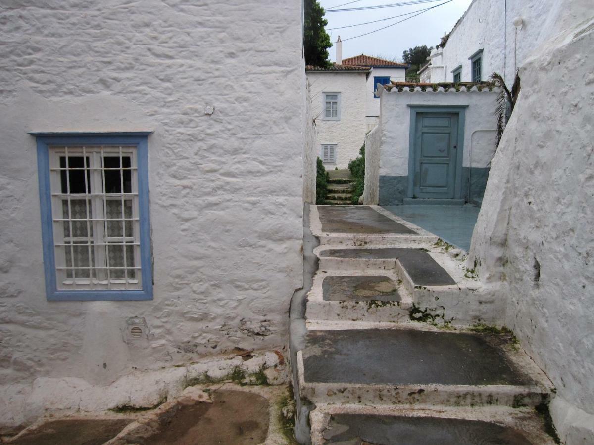 Ecloge, Hydra Island *