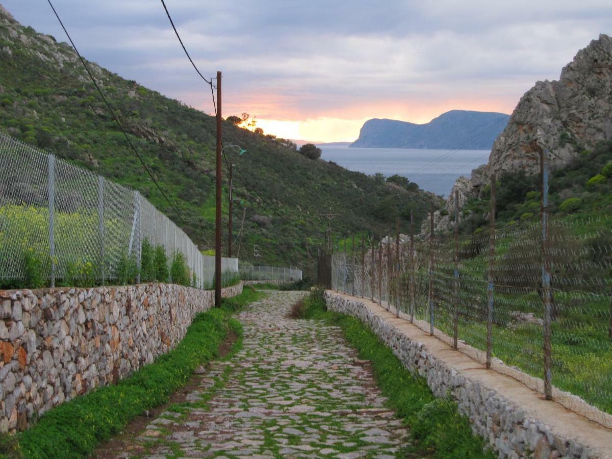 Ecloge, Hydra Island *