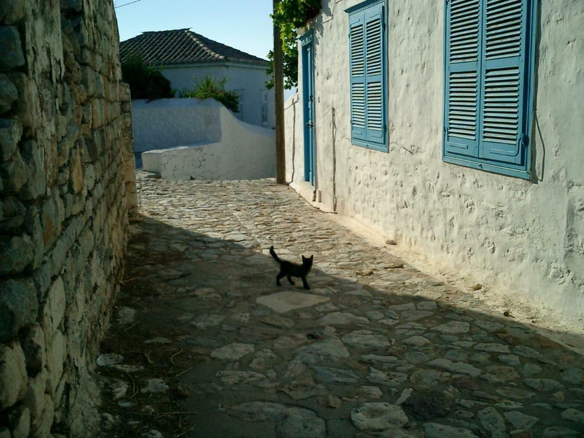 Ecloge, Hydra Island *